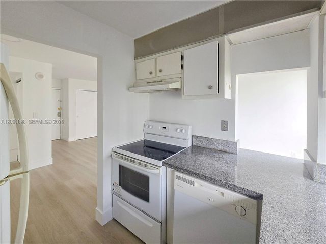 16919 N Bay Road 517, Sunny Isles Beach, FL 33160