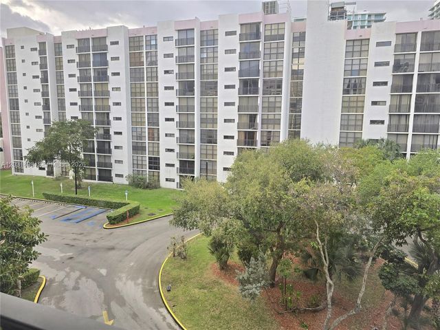 16919 N Bay Road 517, Sunny Isles Beach, FL 33160