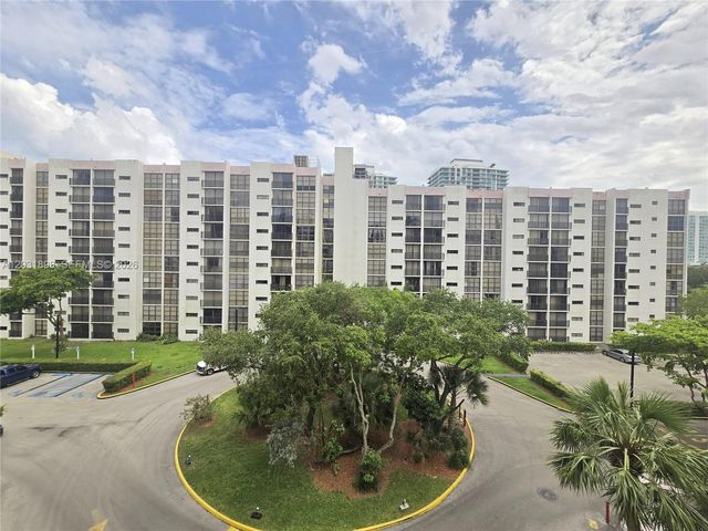16919 N Bay Road 517, Sunny Isles Beach, FL 33160