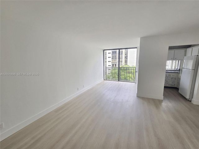 16919 N Bay Road 517, Sunny Isles Beach, FL 33160