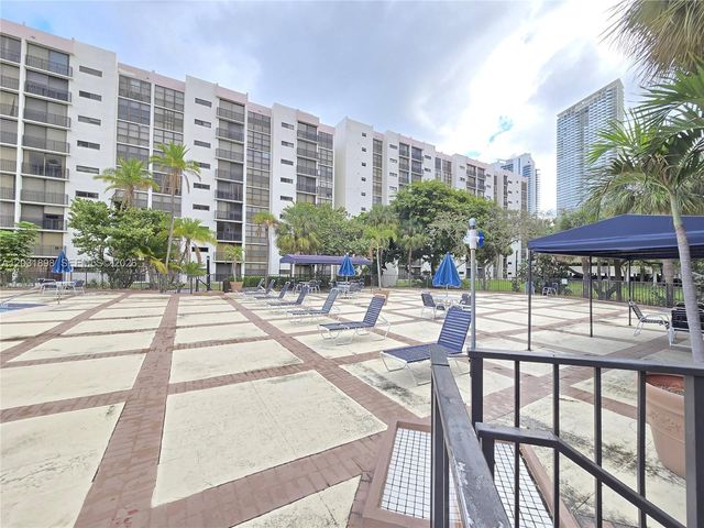 16919 N Bay Road 517, Sunny Isles Beach, FL 33160