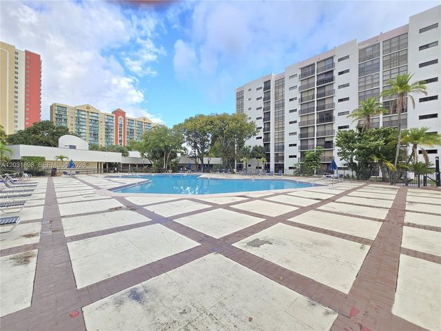 16919 N Bay Road 517, Sunny Isles Beach, FL 33160