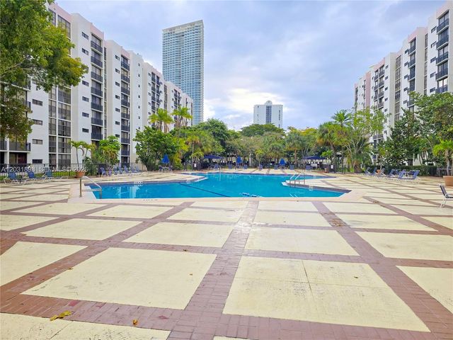 16919 N Bay Road 517, Sunny Isles Beach, FL 33160