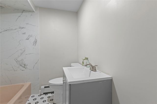 400 Schooner Avenue, Jamestown, RI 02835