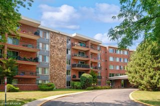 18 E Old Willow Road 106N, Prospect Heights, IL 60070