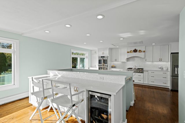 21 Harbor Street, Branford, CT 06405