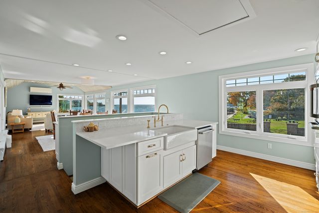 21 Harbor Street, Branford, CT 06405