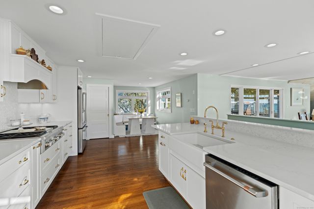 21 Harbor Street, Branford, CT 06405