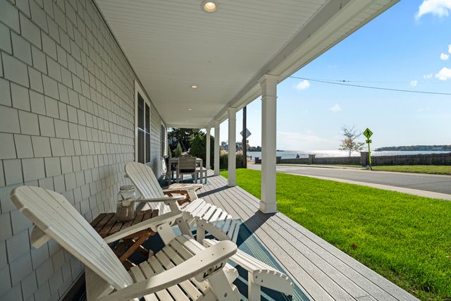 21 Harbor Street, Branford, CT 06405