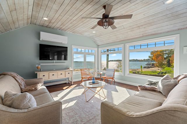 21 Harbor Street, Branford, CT 06405