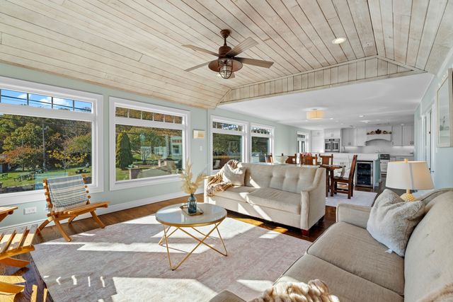 21 Harbor Street, Branford, CT 06405