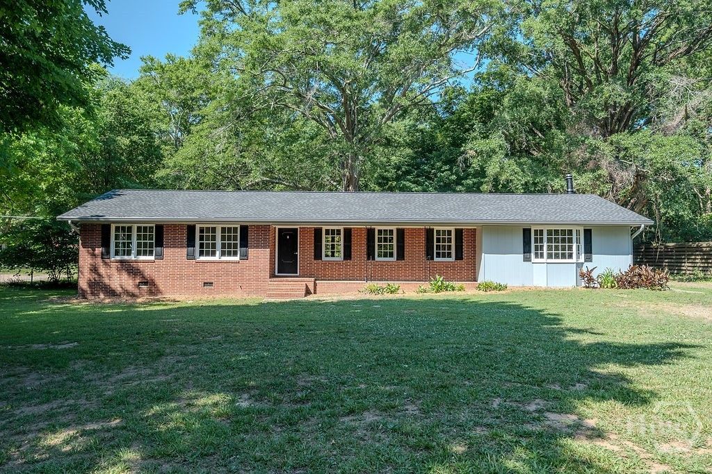 765 Glenn Carrie Road, Hull, GA 30646