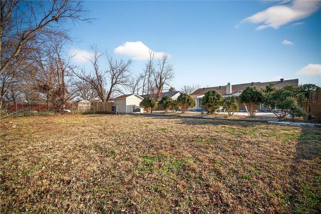 910 26th Street, Rogers, AR 72756