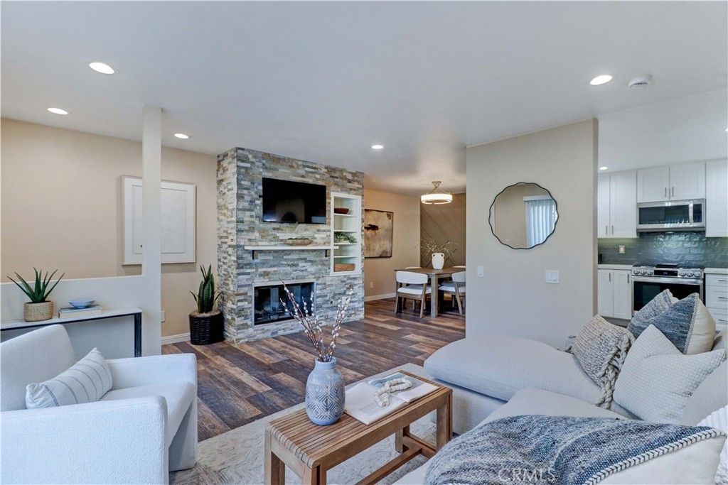 3605 E Anaheim Street 102, Long Beach, CA 90804