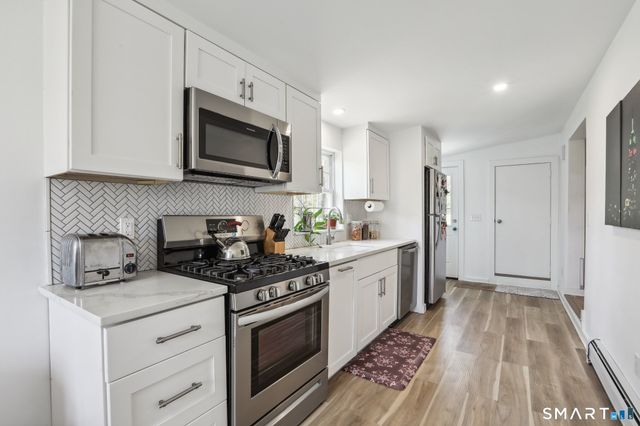 10 Capitol Drive, Newtown, CT 06482