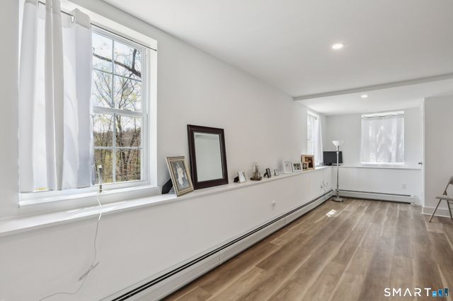 10 Capitol Drive, Newtown, CT 06482