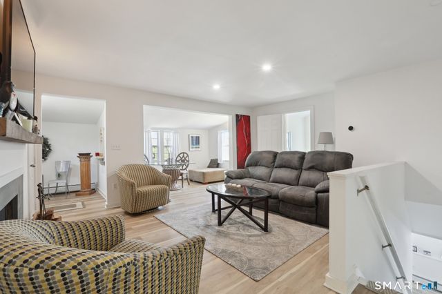 10 Capitol Drive, Newtown, CT 06482