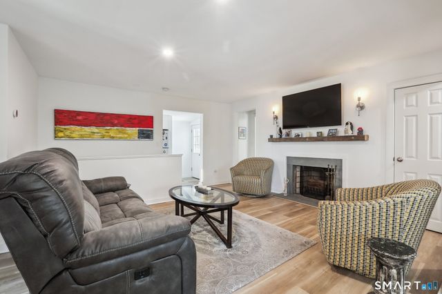 10 Capitol Drive, Newtown, CT 06482