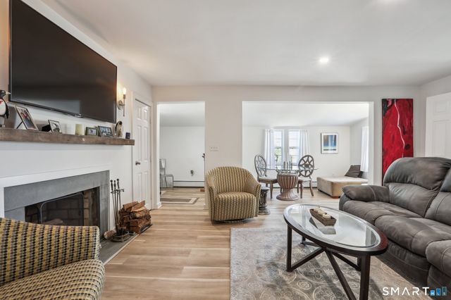 10 Capitol Drive, Newtown, CT 06482