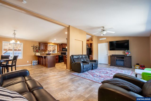 5287 Crystal St NE 226, Salem, OR 97305