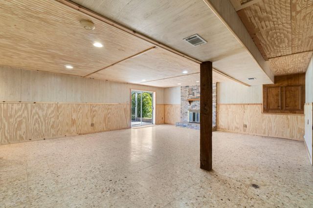 10482 Lake Shore Drive, Conroe, TX 77303