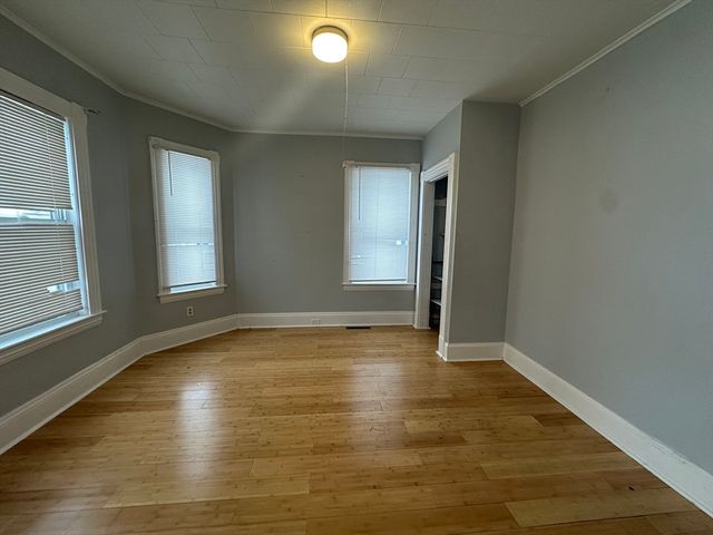 201 University Ave 1, Lowell, MA 01854