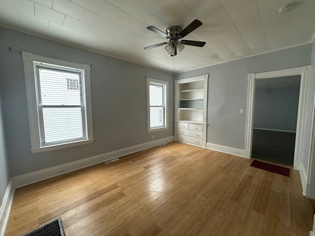 201 University Ave 1, Lowell, MA 01854