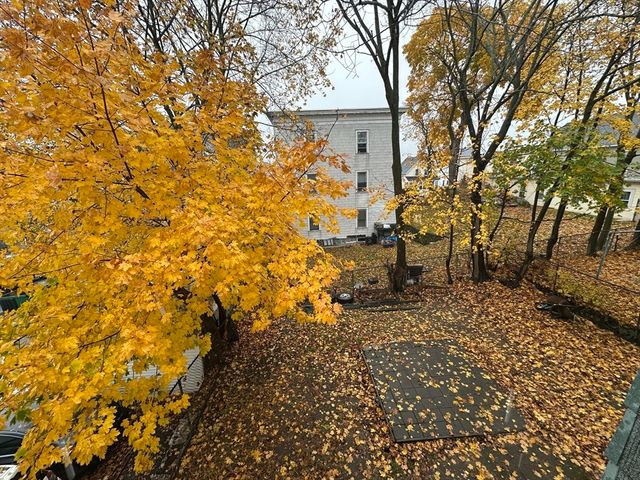 201 University Ave 1, Lowell, MA 01854