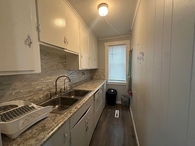 201 University Ave 1, Lowell, MA 01854