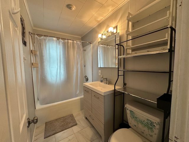 201 University Ave 1, Lowell, MA 01854