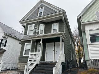201 University Ave 1, Lowell, MA 01854
