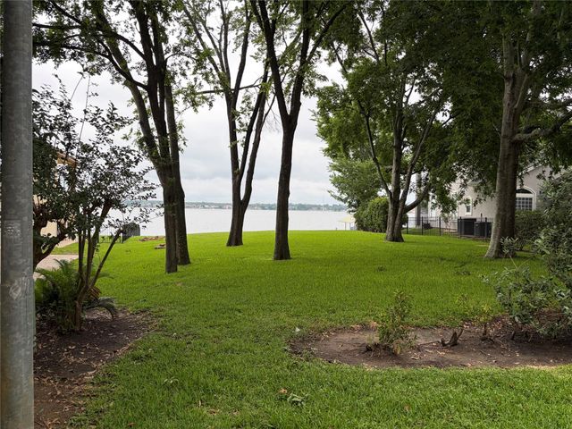 3818 Treasure Island Drive, Montgomery, TX 77356