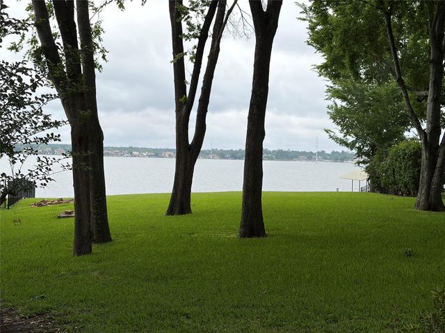 3818 Treasure Island Drive, Montgomery, TX 77356