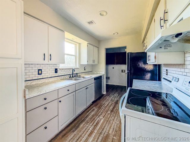 15721 W Clyde Maher, Tahlequah, OK 74464