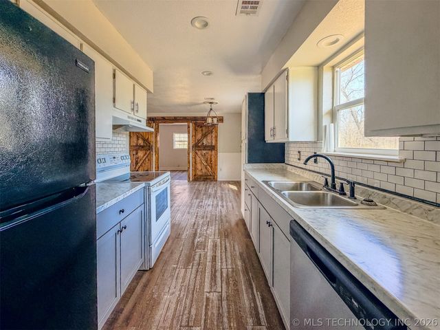 15721 W Clyde Maher, Tahlequah, OK 74464
