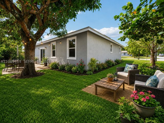 1686 NE 30th St, Pompano Beach, FL 33064