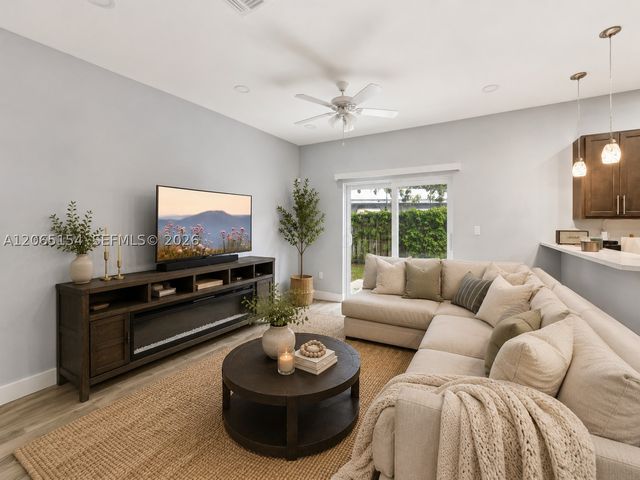 1686 NE 30th St, Pompano Beach, FL 33064
