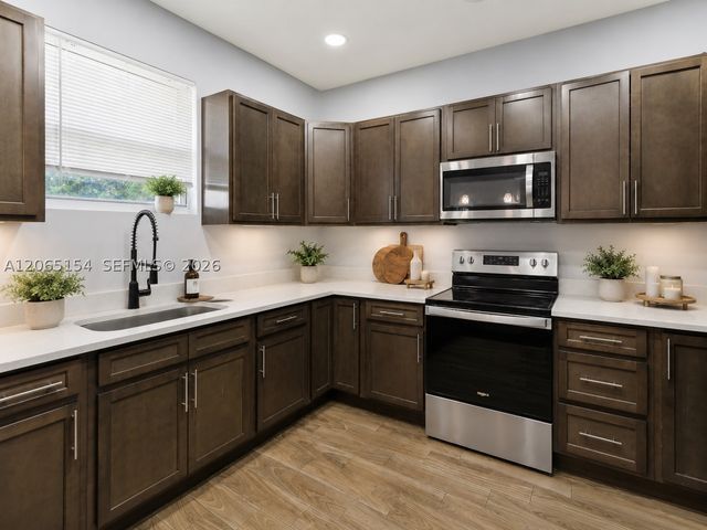 1686 NE 30th St, Pompano Beach, FL 33064