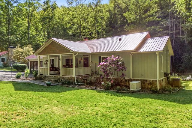 504 Compass Creek Drive, Hayesville, NC 28904