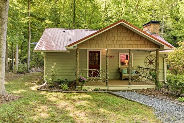 504 Compass Creek Drive, Hayesville, NC 28904