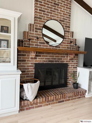 6510 Applewood Drive, Lincoln, NE 68516