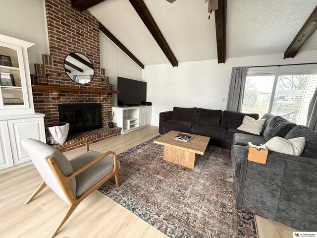 6510 Applewood Drive, Lincoln, NE 68516