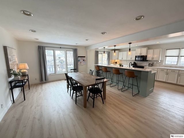 6510 Applewood Drive, Lincoln, NE 68516