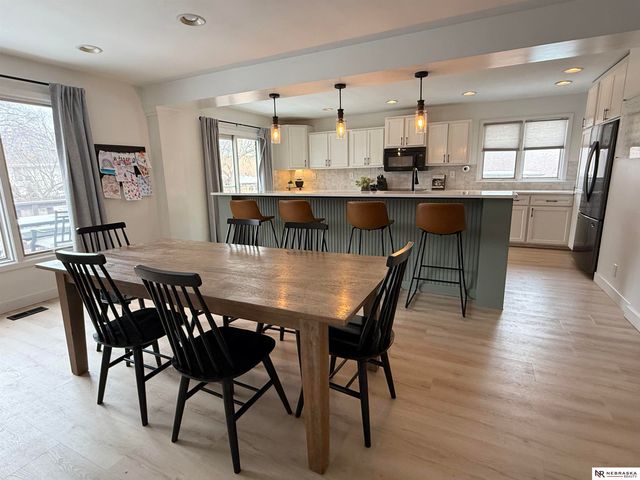 6510 Applewood Drive, Lincoln, NE 68516