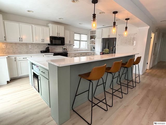 6510 Applewood Drive, Lincoln, NE 68516