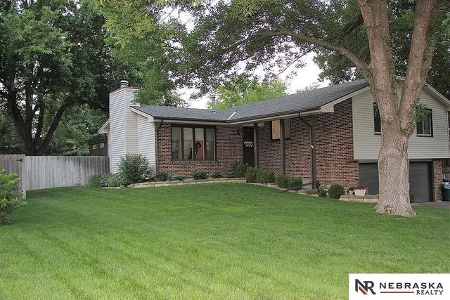 6510 Applewood Drive, Lincoln, NE 68516