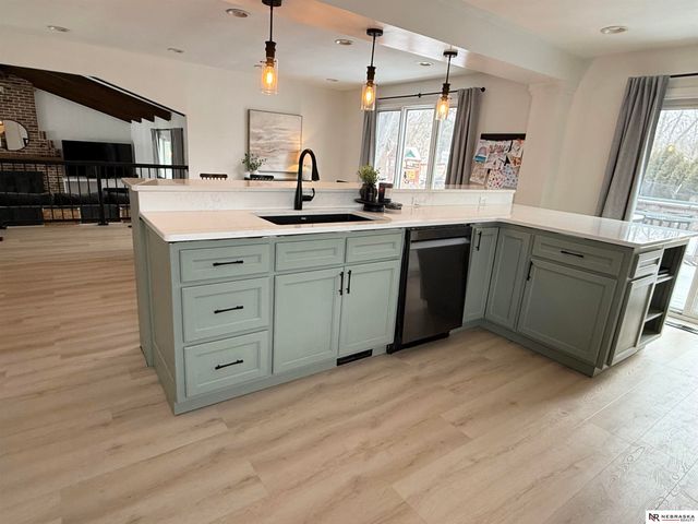 6510 Applewood Drive, Lincoln, NE 68516