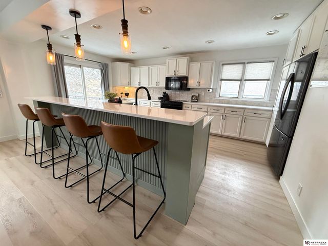 6510 Applewood Drive, Lincoln, NE 68516