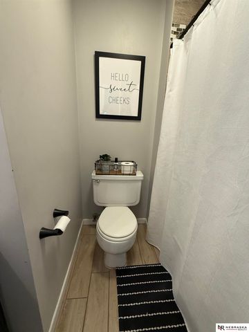 6510 Applewood Drive, Lincoln, NE 68516