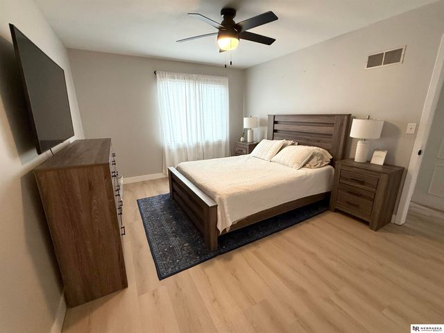 6510 Applewood Drive, Lincoln, NE 68516